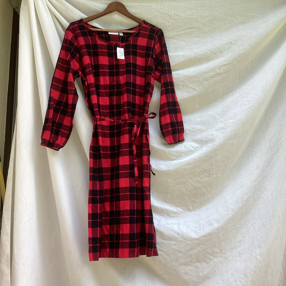 The Children's Place NWT Red and Black Plaid Pajama nightgown, size M